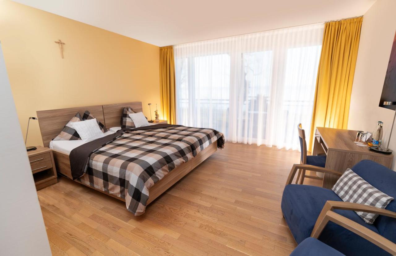 Hotel Restaurant Sokrates Güttingen Екстериор снимка